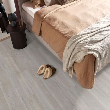 Laminaat Eiken Lichtgrijs brede plank 02426 inclusief ondervloer plinten gratis gelegd