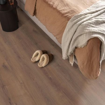 Laminaat Eik Donker Gerookt brede plank 02424 inclusief ondervloer plinten gratis gelegd
